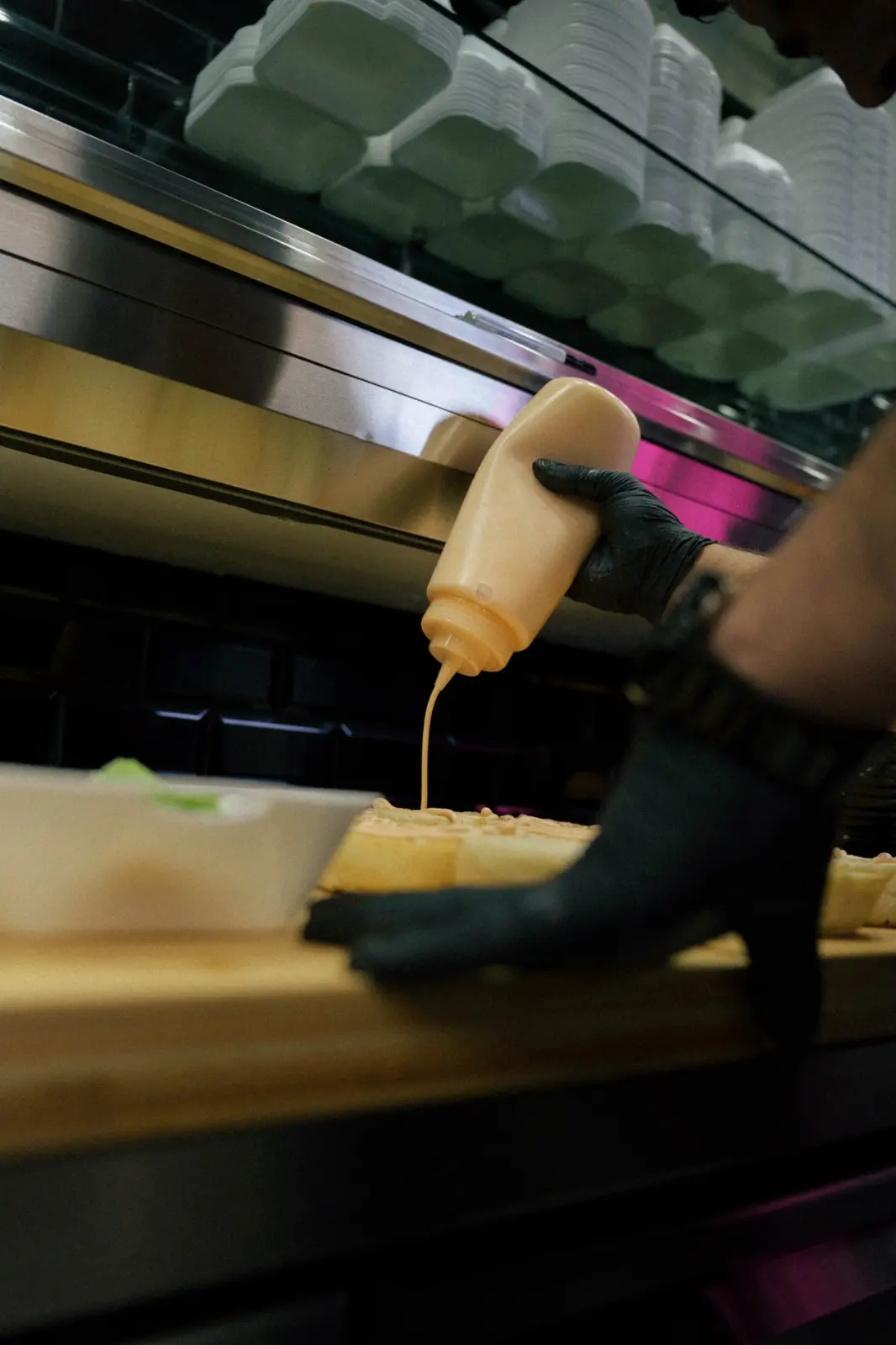 Hausgemachte Sauce wird frisch vorbereitet